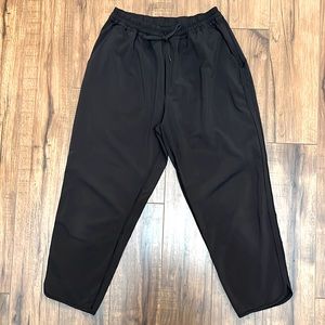 Lululemon Athletica Lightweight Cropped Pants in Black